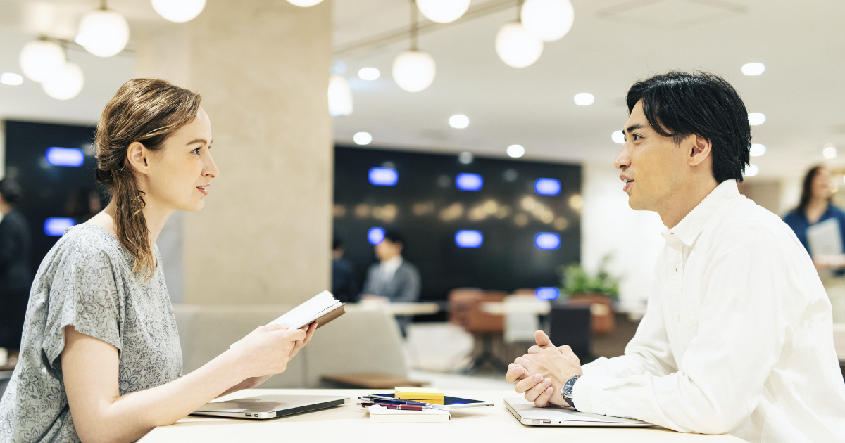 外国人とのコミュニケーションを円滑にするコツ。言語の壁を解消する方法とは